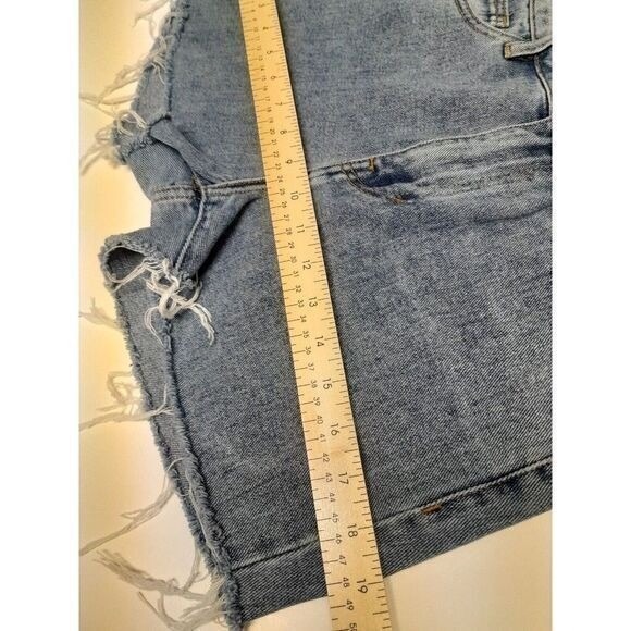 Vintage PacSun Wash High-Rise Distressed Denim Shorts with Raw Hem  Mom Size 25 - Picture 8 of 11